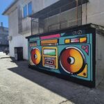 Šareni kazetofon u srcu Valpova: Oslikan prvi mural u sklopu projekta “Valpovo – Najčišći grad u Hrvatskoj”