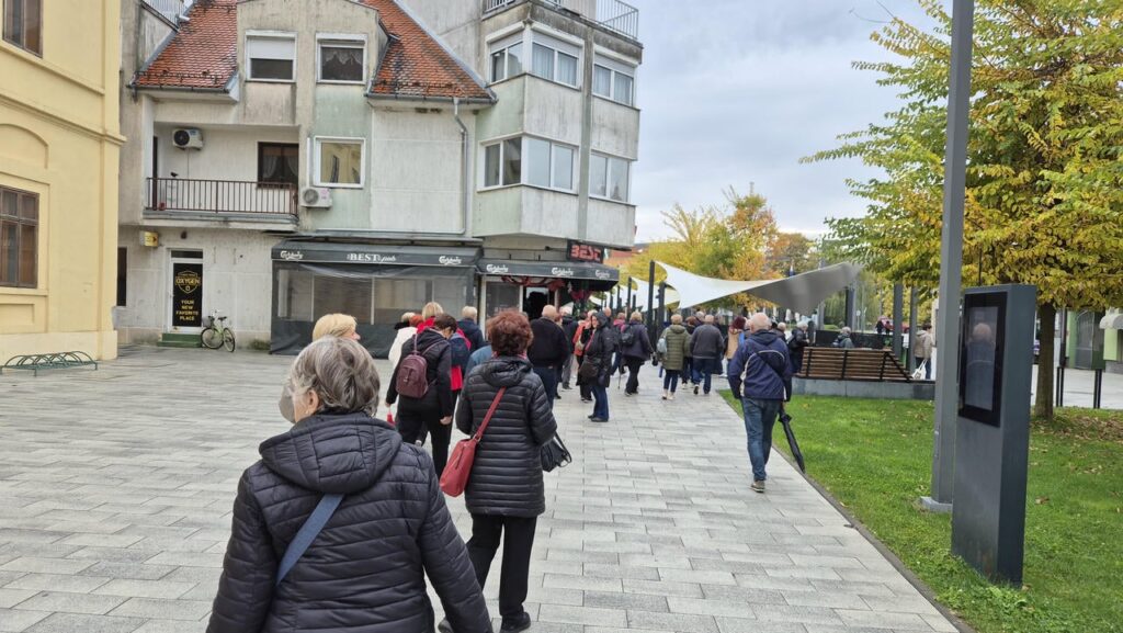 Umirovljenici Jastrebarskog i Valpova zajedno u Valpovu